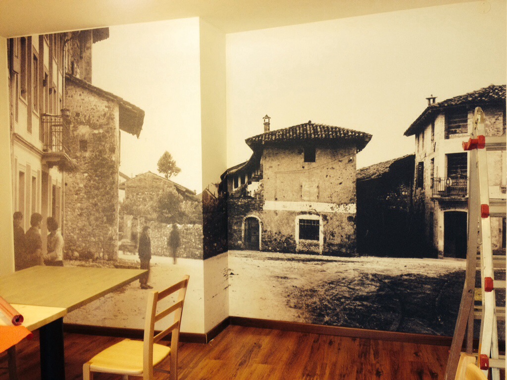 Mobile decorati con carta da parati: decoro di mobili da cucina ...